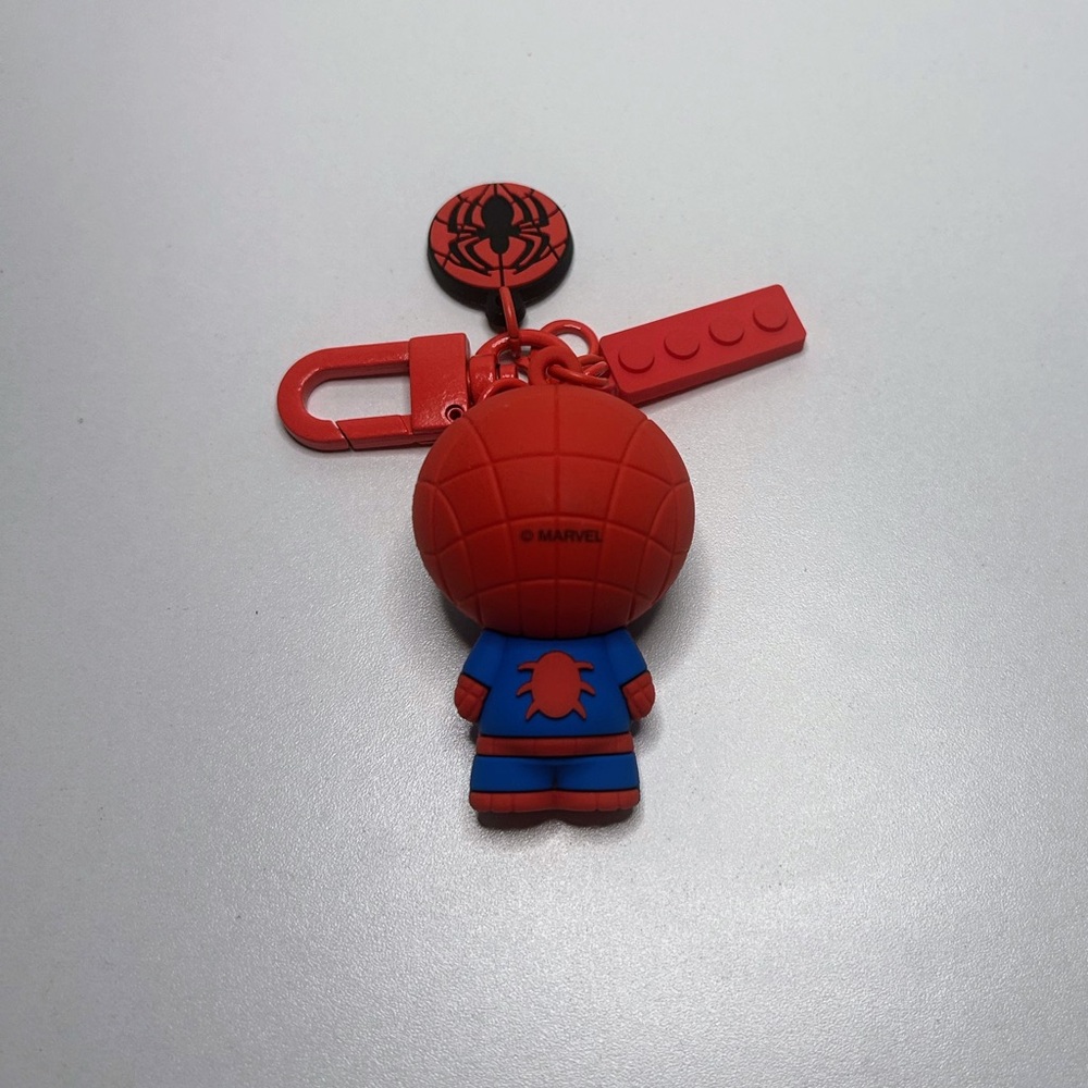 Marvel Spider-Man Red Rubber Keychain Figure - Picture 3 of 3